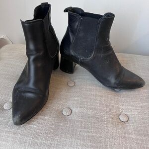 La Canadienne pointed toe booties